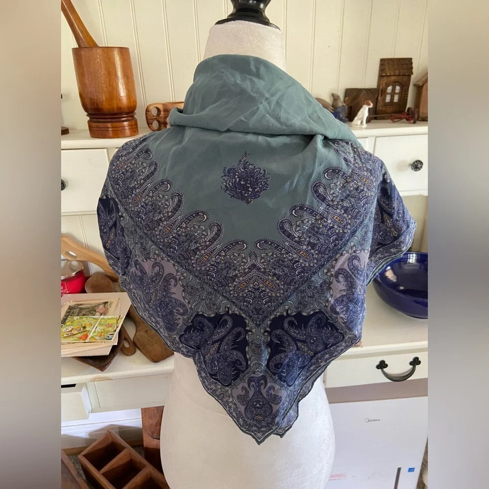 Chloe - Picture 2 of 3